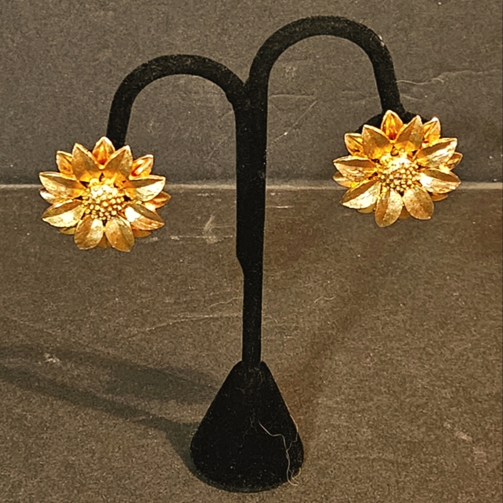 Rare Sarah Coventry Vintage Sunflower Clip On Earrings